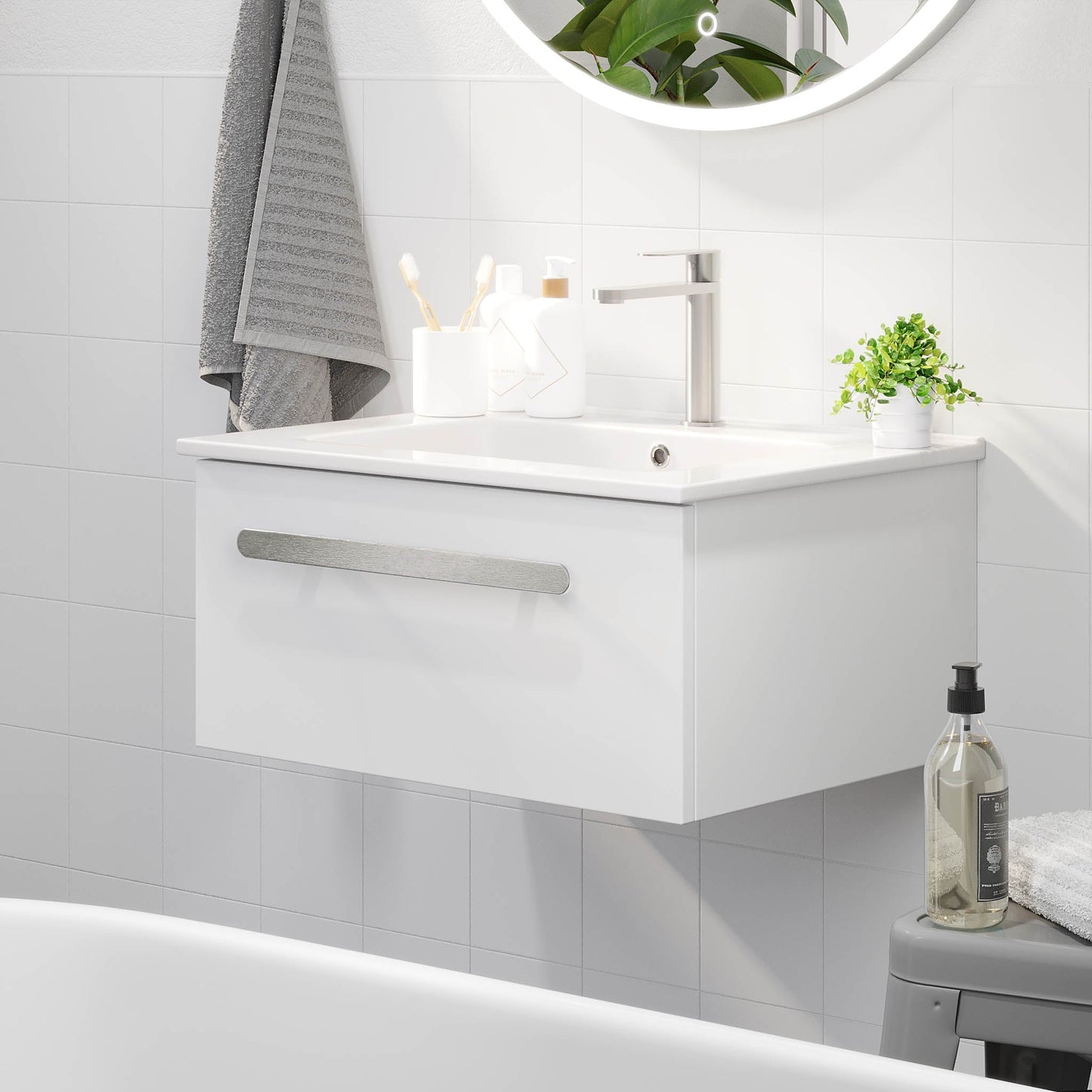 Badrumsmöbel med klassisk front - 80x46x29 cm - mattvit - porslinstvättställ - satinhandtag - Colina