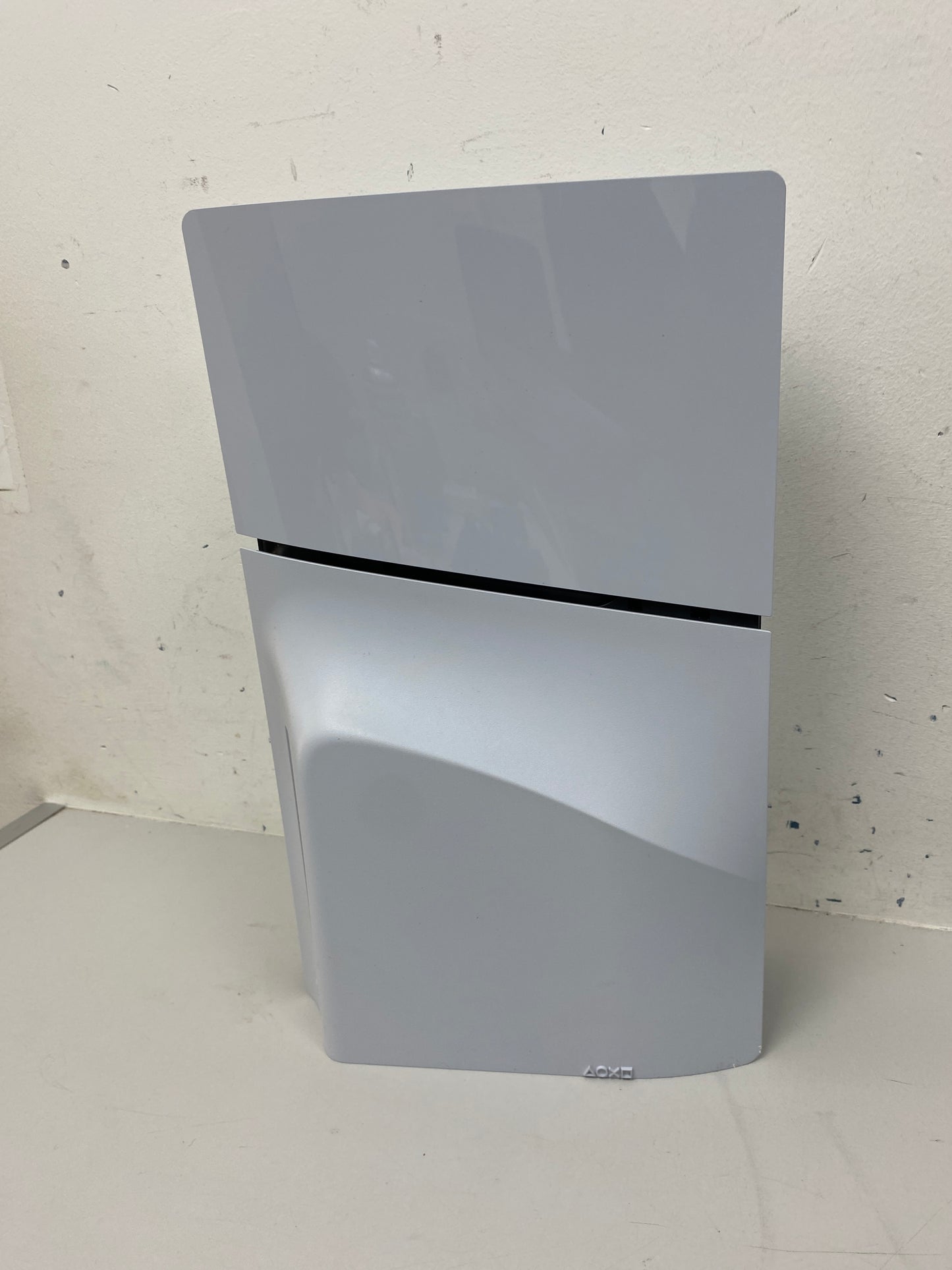Begagnad Sony PlayStation 5 Slim Disc Edition – endast kartong skadad, fungerar som ny