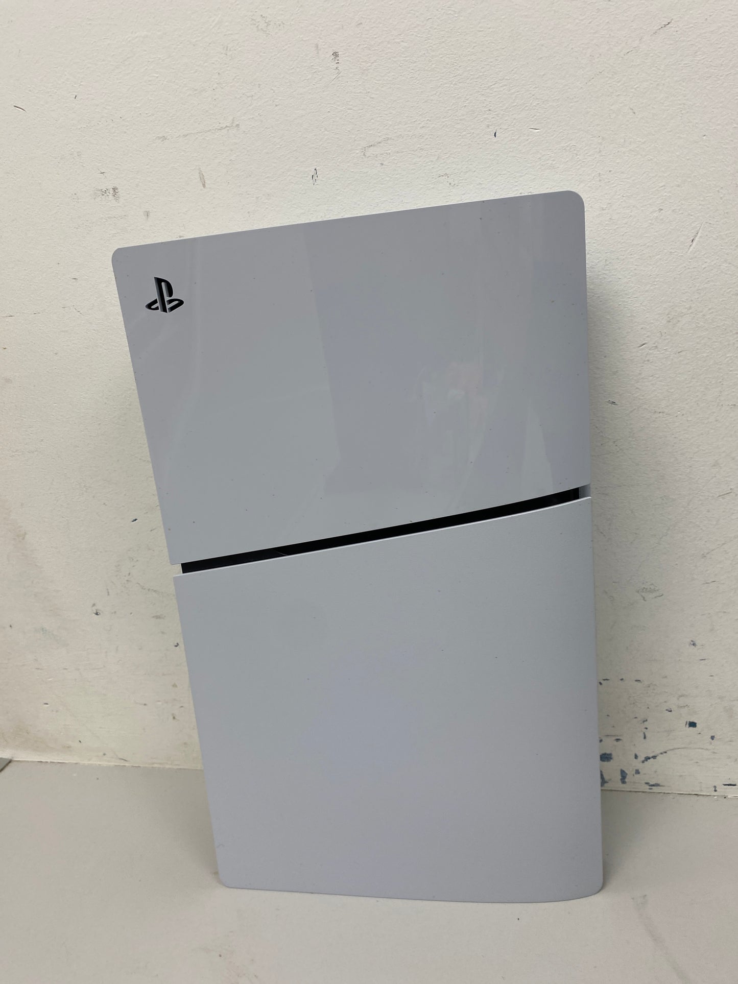 Begagnad Sony PlayStation 5 Slim Disc Edition – endast kartong skadad, fungerar som ny