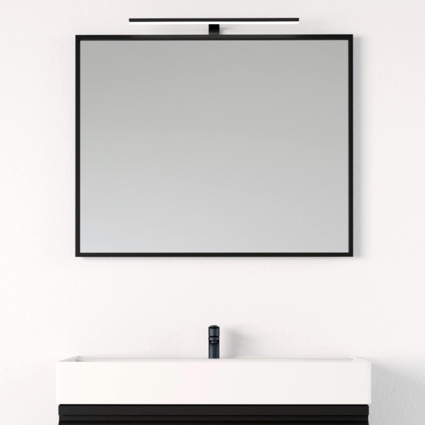Fyrkantiga spegel - 80x80 cm med svart ram och väggfäste - Borgsted