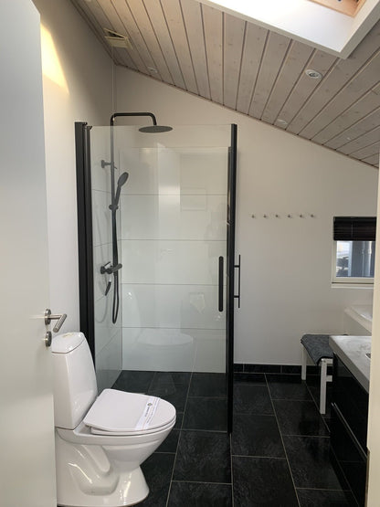 Duschhörna fyrkantig 80x100x198 cm - 6 mm klart nanoglas - svart profil - Vänern