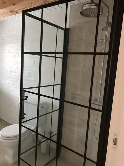Duschhörna med fast vägg och dörr - 90x90x198 cm - 6 mm klart nanoglas med svarta spröjs - svart profil - Vänern