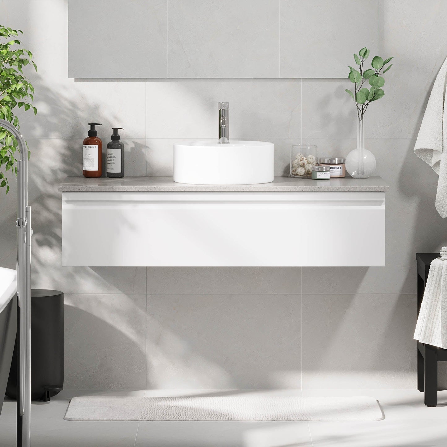 Badrumsmöbel med modern integrerad front - 120x46x29 cm - mattvit - grå bänkskiva med porslinstvättställ - Mirage