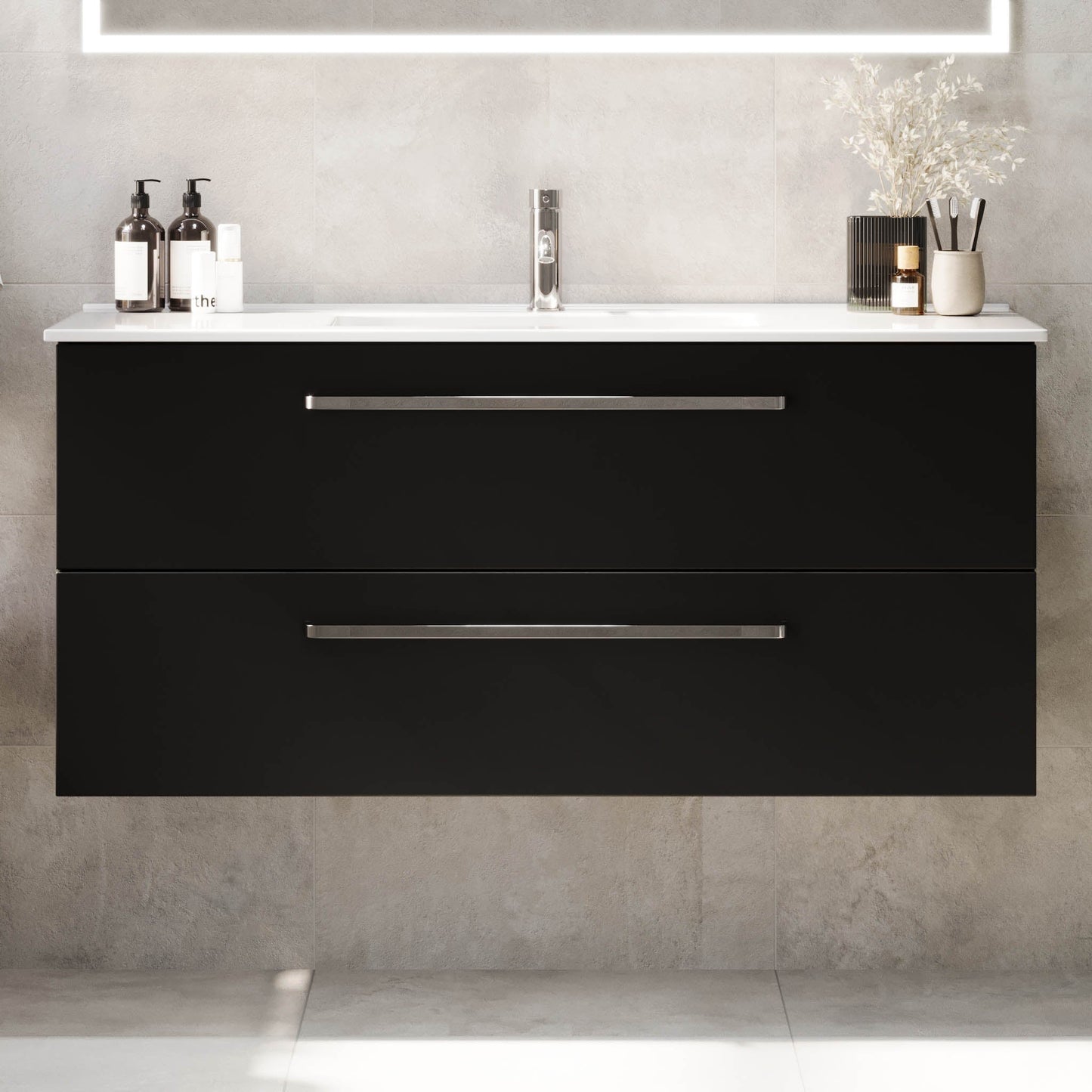 Badrumsmöbel med klassiska fronter - 120x46x57 cm - mattsvart - vitt porslinstvättställ - kromade handtag - Voss