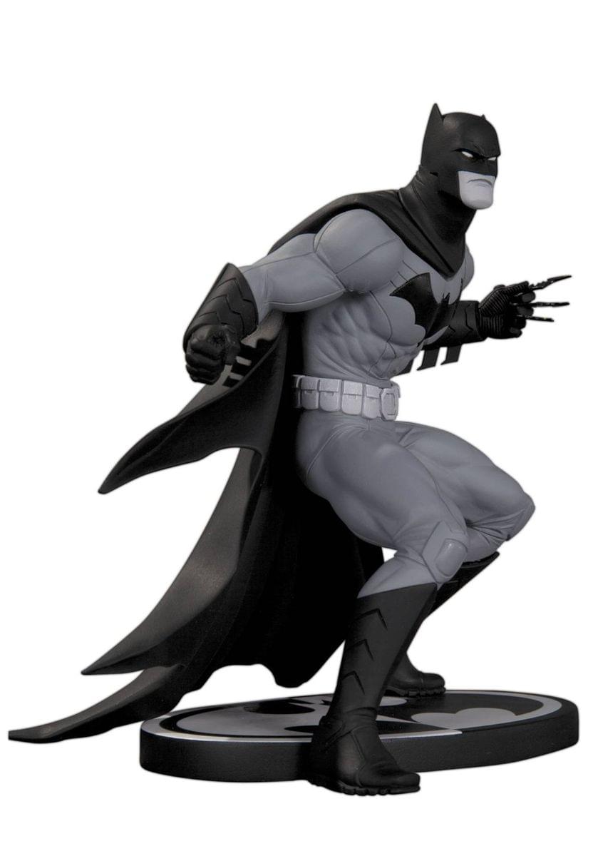 Batman Black & White 8 Statue By Greg Capullo