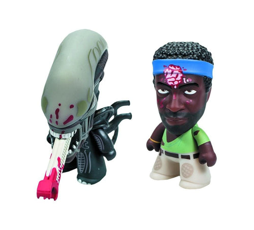 Aliens Titan 3 Vinyl Figure 2 Pack: Bloody Parker & Xenomorph